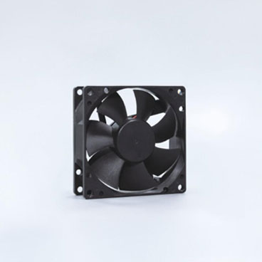 ¿Es impermeable el ventilador de refrigeración DC con aceite lubricante?